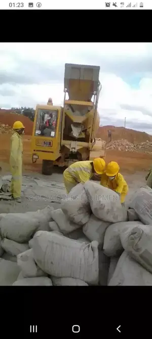 Self -loading Concrete Mixer