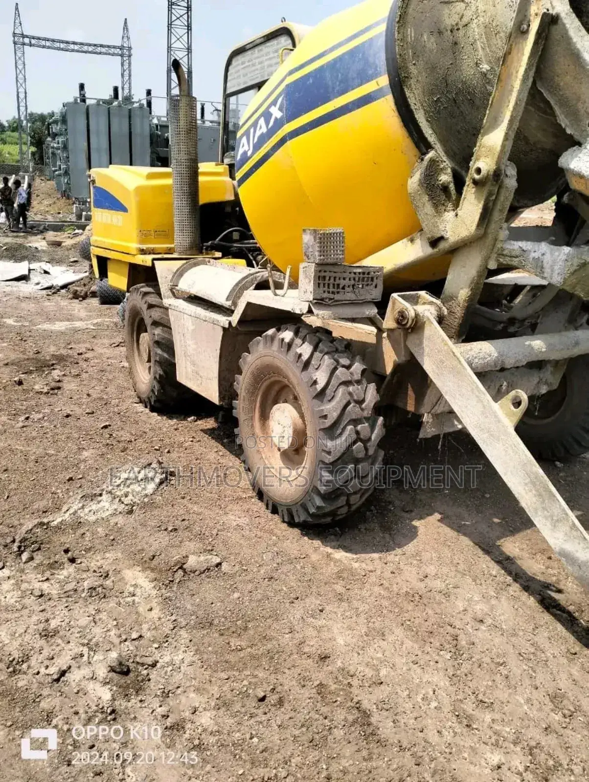 Self -loading Concrete Mixer