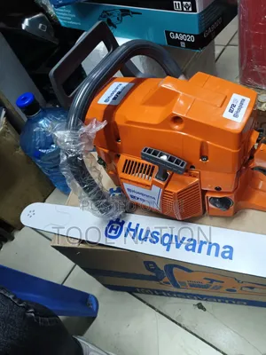 Husqvarna Chainsaw Machine/ Power Saw