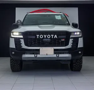 Toyota Land Cruiser LC300 2023 White
