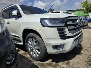 Toyota Land Cruiser 2019 White