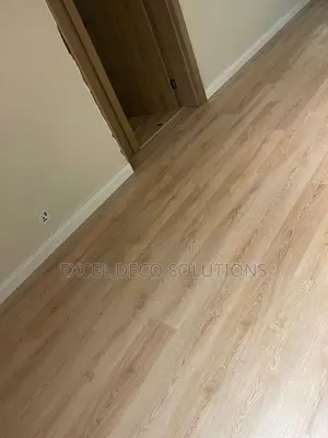 Classic Wood Finish Laminate Flooring