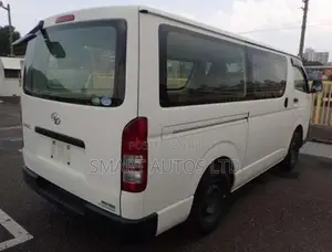 Toyota HiAce 2018 White