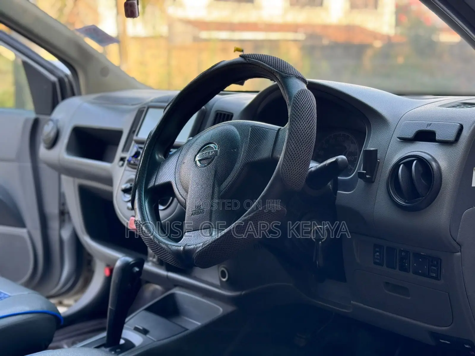 Nissan Advan 2012 Silver