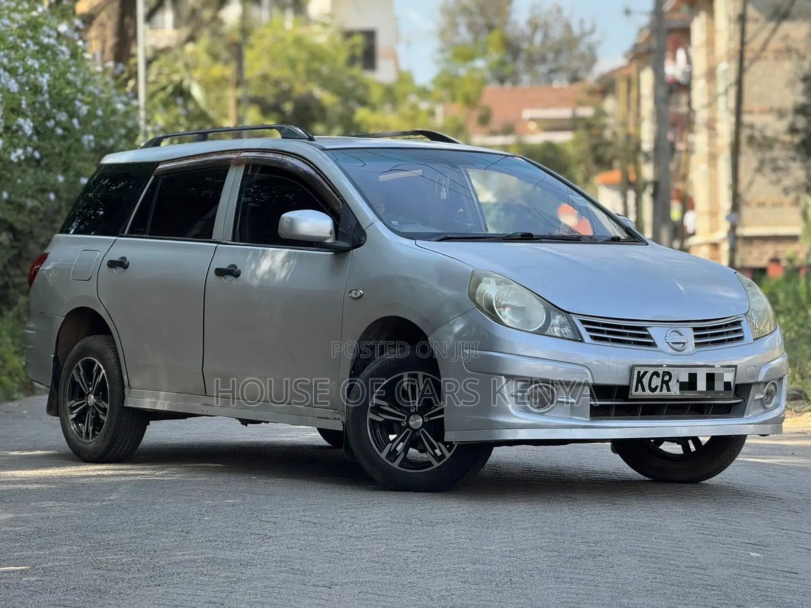 Nissan Advan 2012 Silver