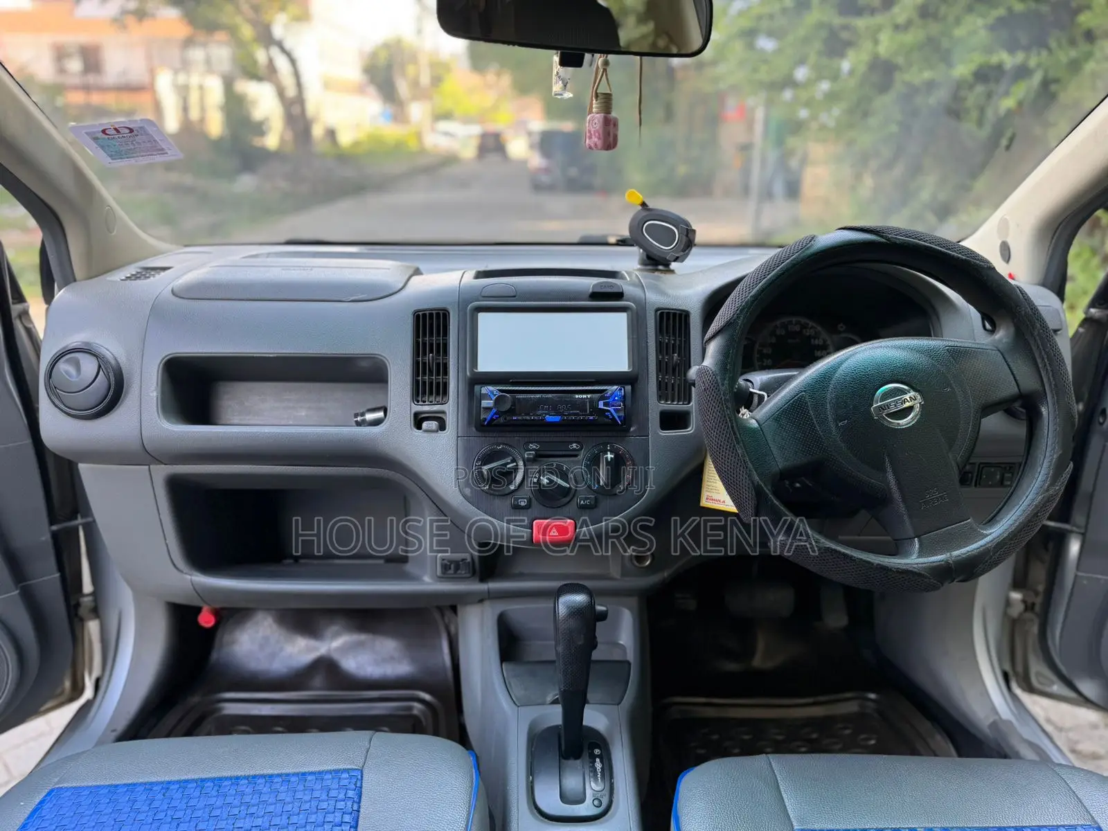 Nissan Advan 2012 Silver