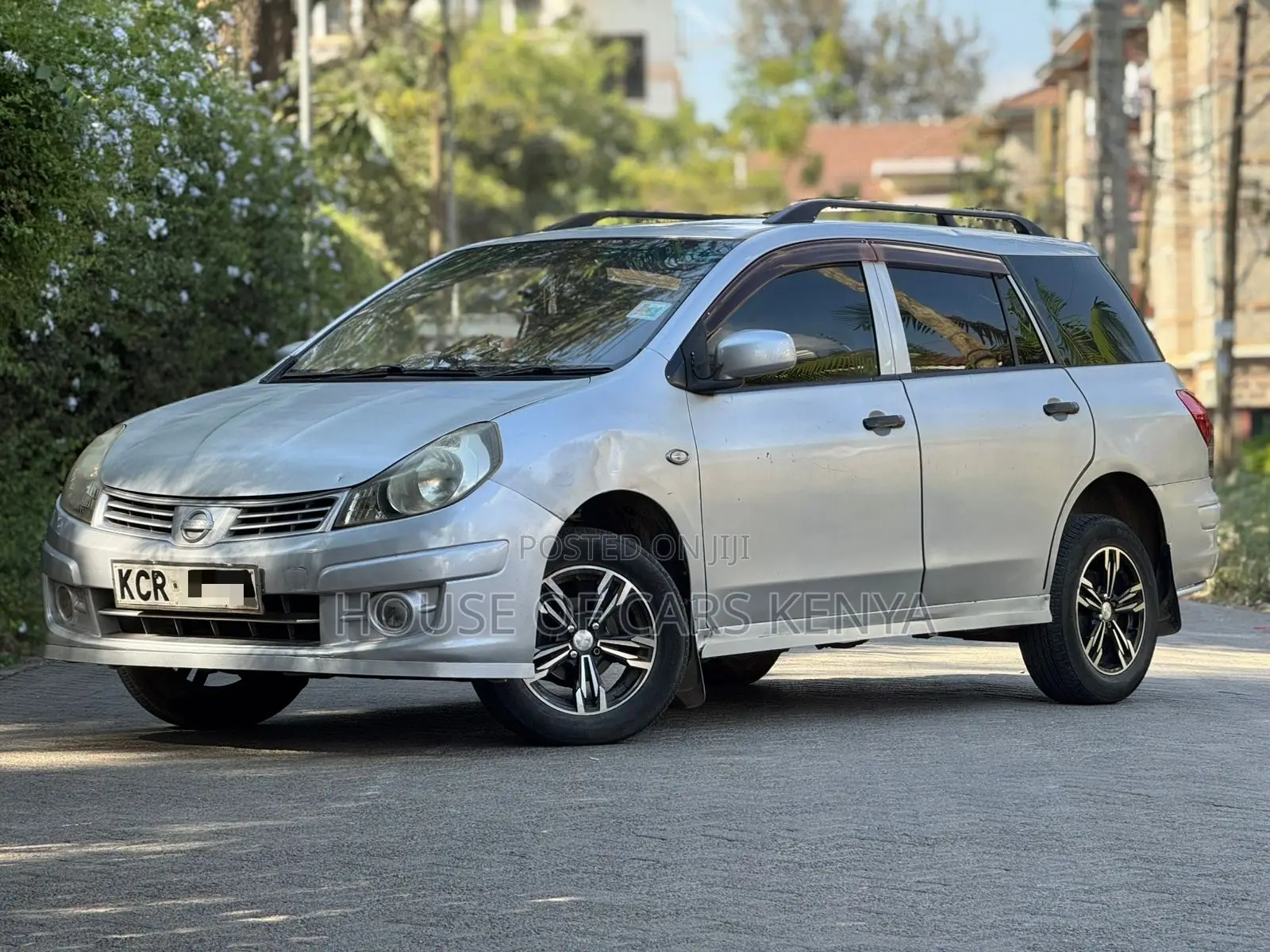Nissan Advan 2012 Silver
