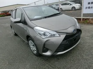 Toyota Vitz 1.3 FWD 5dr 2018 Gray