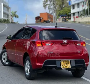 Toyota Auris 2015 Maroon