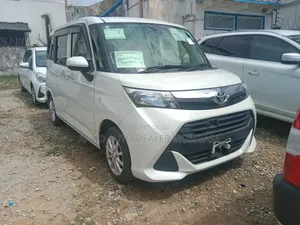 Toyota Tank 1.0 FWD 2019 White