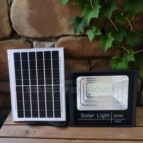 200w Ip67 Waterproof Solar Flood Light With Long Lasting Battery