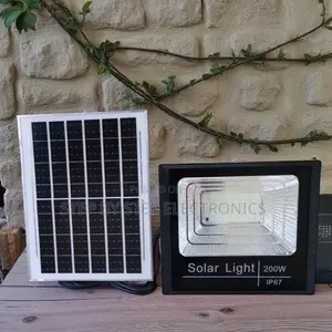 Ip67 Waterproof 200w Solar Flood Light Rustproof Easy Installation