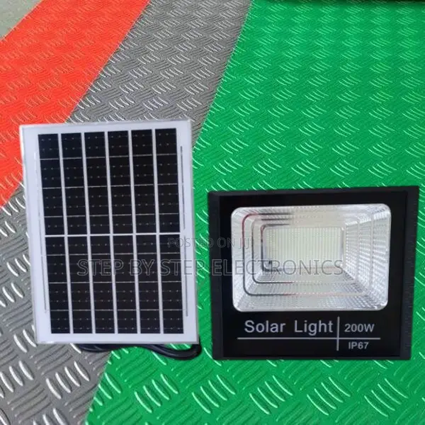 200w Solar Flood Light Ip67 Waterproof Automatic Light Control Lamp