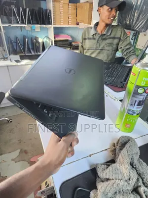 Laptop Dell Latitude 7400 4GB Intel Celeron HDD 128GB