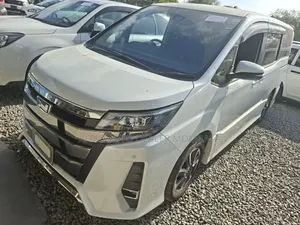 Toyota Noah 2.0 AWD (7 Seater) 2019 White