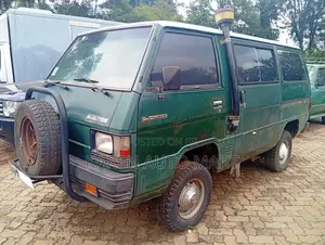 Mitsubishi L300 1986 Green