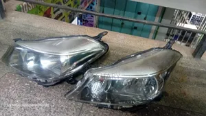 Vitz Jewella Headlight Ex Japan