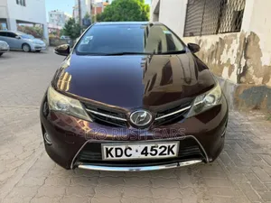 Toyota Auris 2014 Red