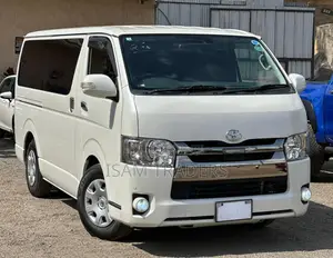 Toyota HiAce 2018 White