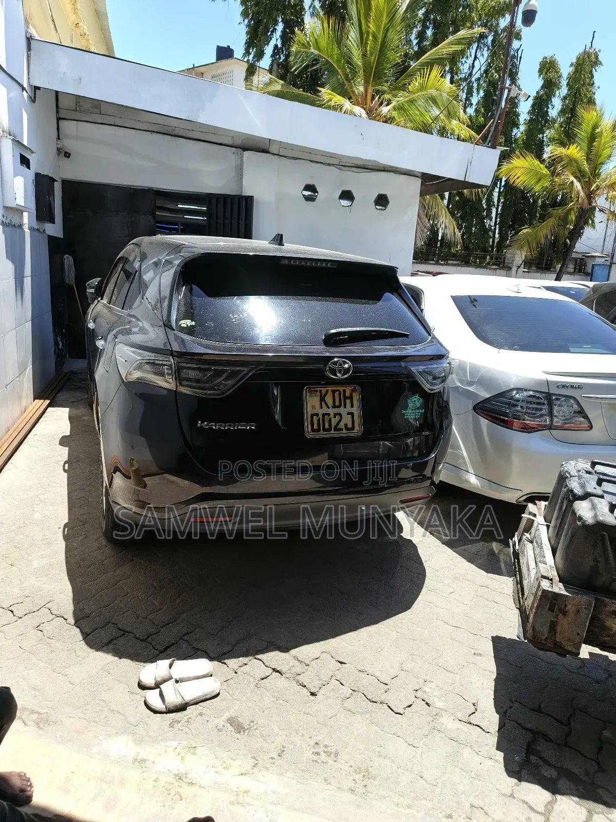 Toyota Harrier 2.0 2015 Black