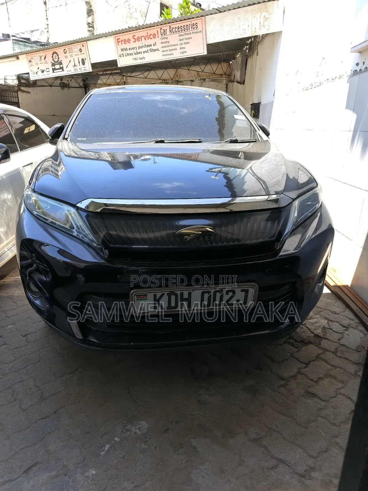 Toyota Harrier 2.0 2015 Black