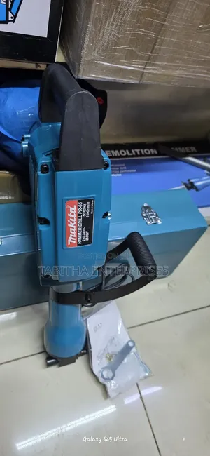 Makita Demolition Hammer 2500w