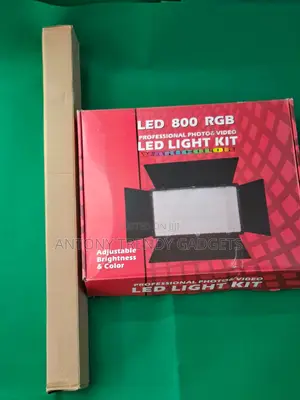 Led 800 Rgb Varicolor Studio Light With Stand & Remote