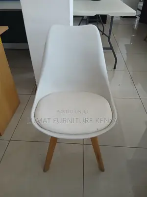 Modern White Padded Eames Chair