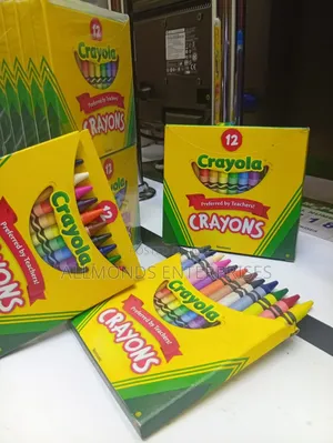 A Packet of 12pcs Crayola Crayons