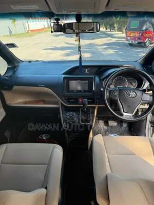Toyota Noah 2017 Silver