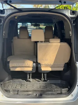 Toyota Noah 2017 Silver