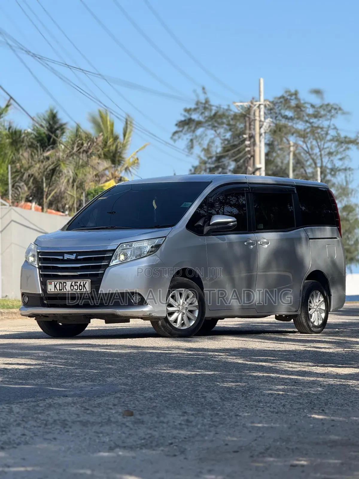 Toyota Noah 2017 Silver