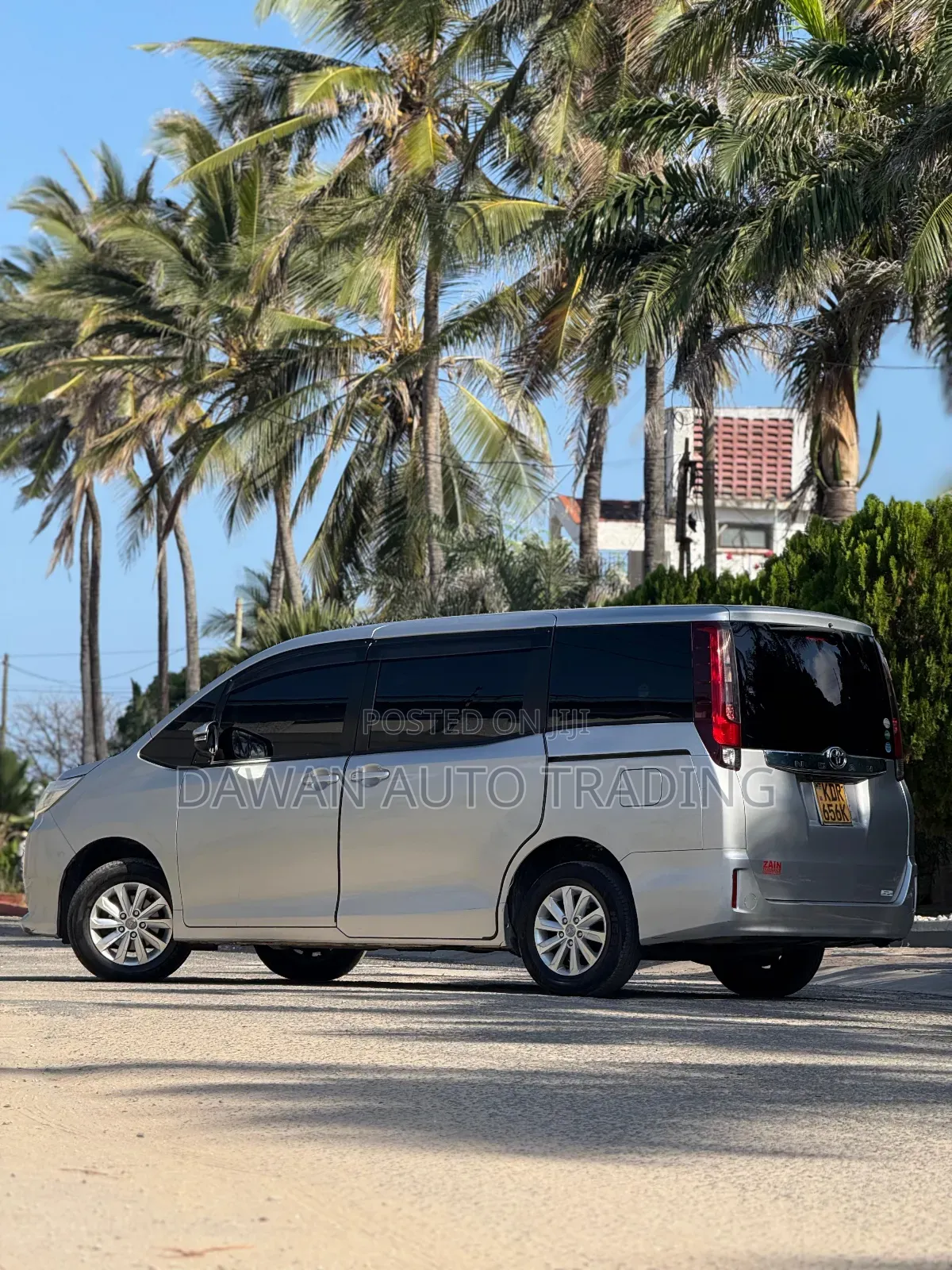 Toyota Noah 2017 Silver