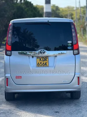 Toyota Noah 2017 Silver