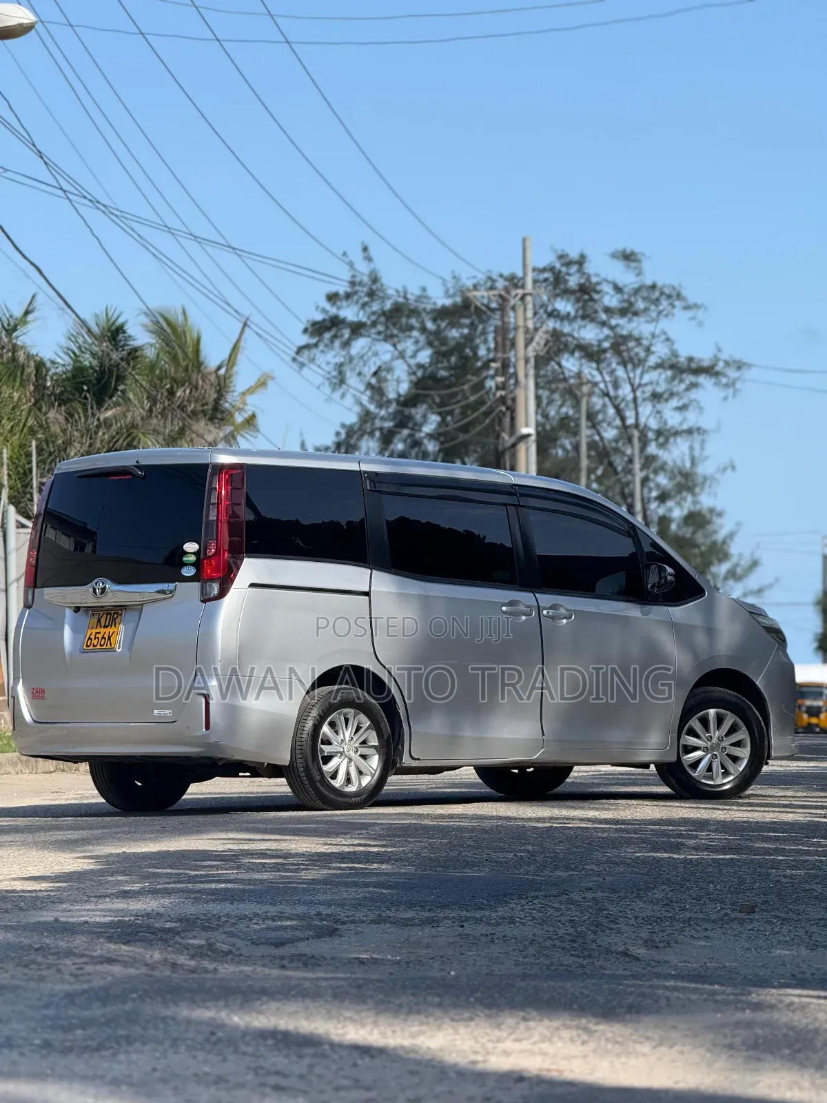 Toyota Noah 2017 Silver