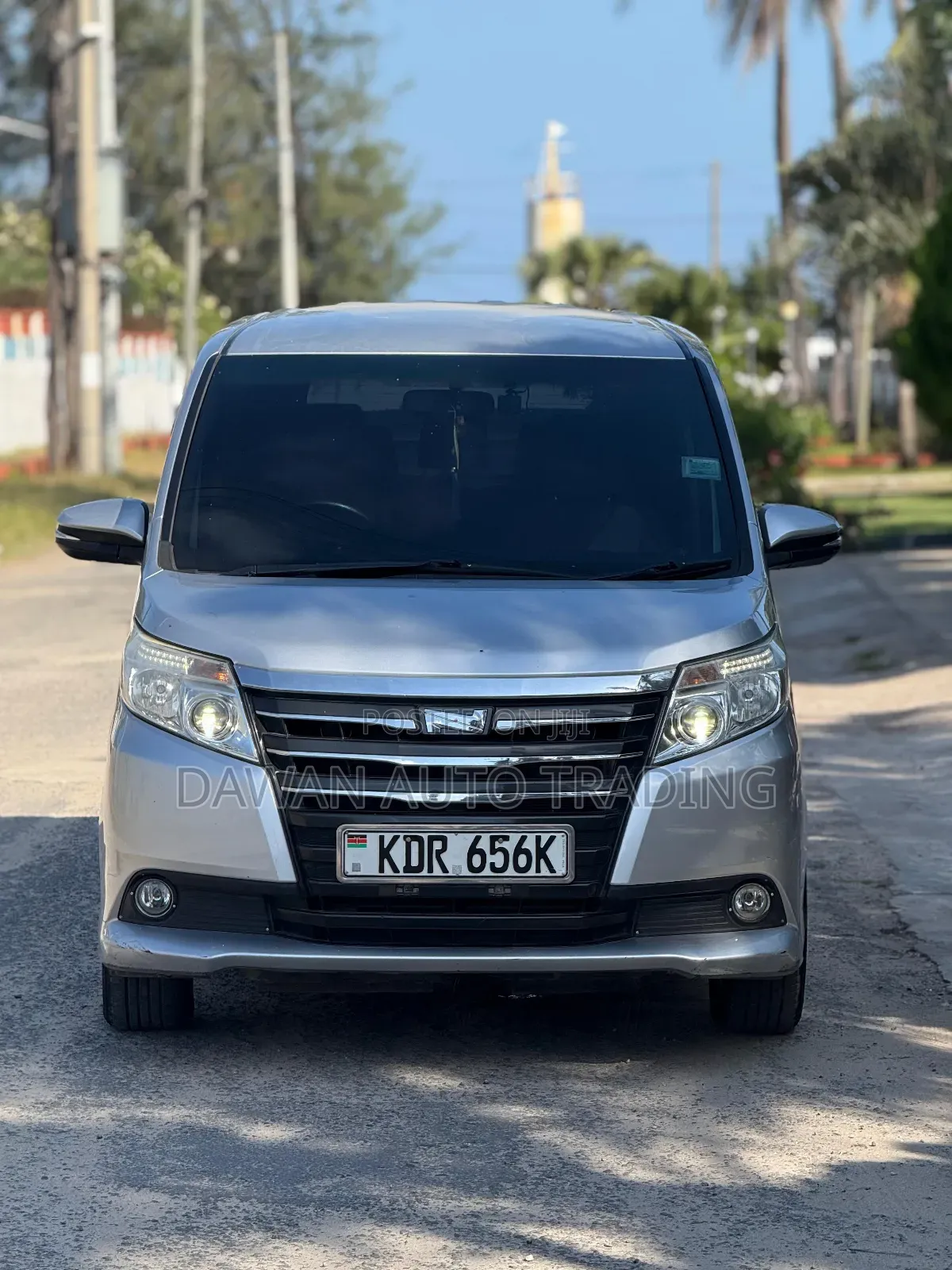 Toyota Noah 2017 Silver