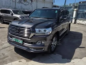Toyota Land Cruiser 4.6 V8 ZX 2019 Gray