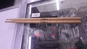 Zildjian Drumsticks 7a With 3 Guitar Picks Discounted