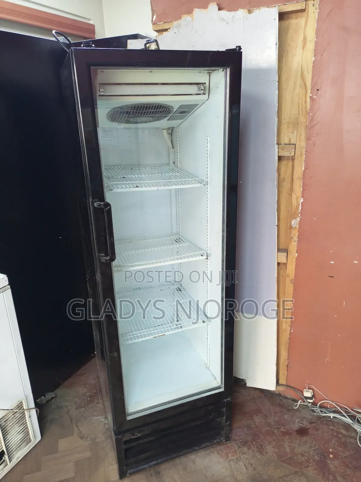 Reliable Medium (300l) Display Chiller