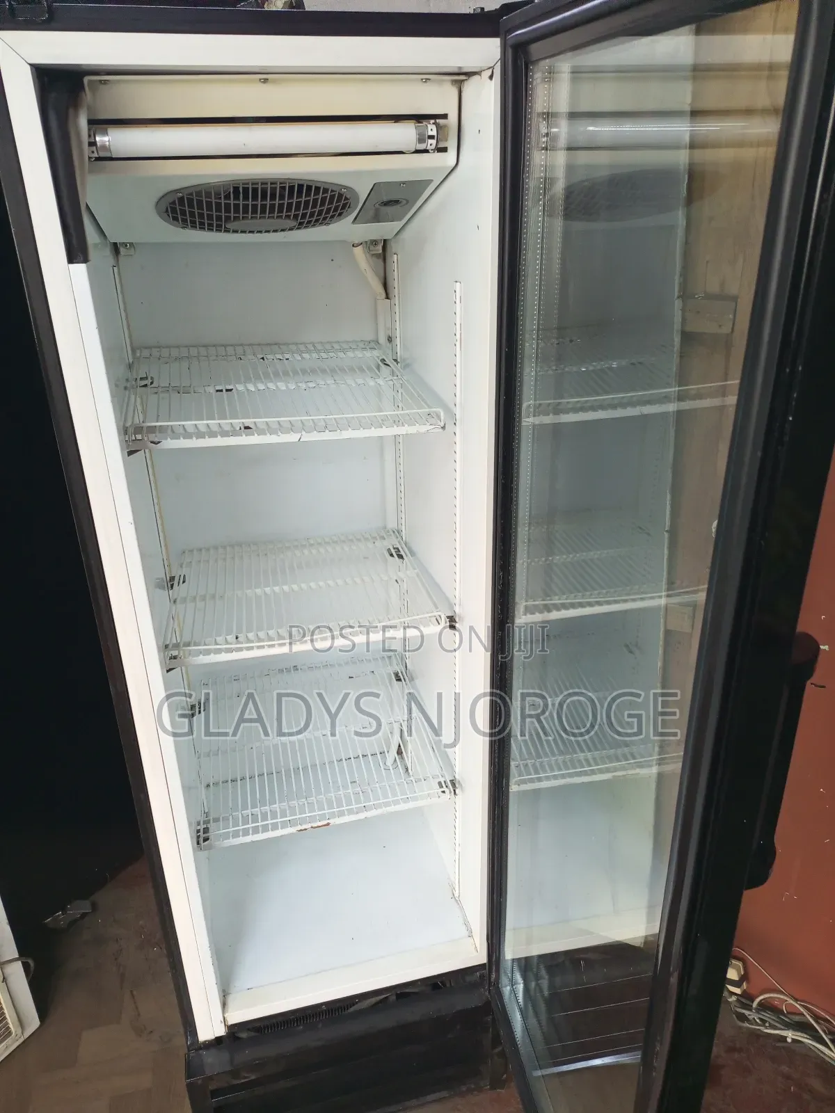 Reliable Medium (300l) Display Chiller