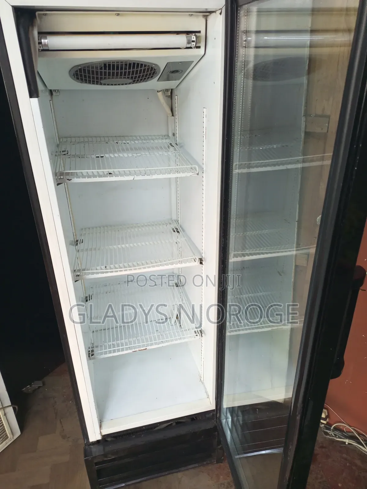 Reliable Medium (300l) Display Chiller