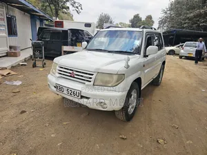 Mitsubishi Pajero Sport 2004 White