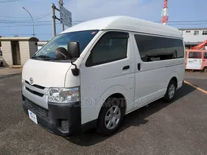 Toyota HiAce 2019 White
