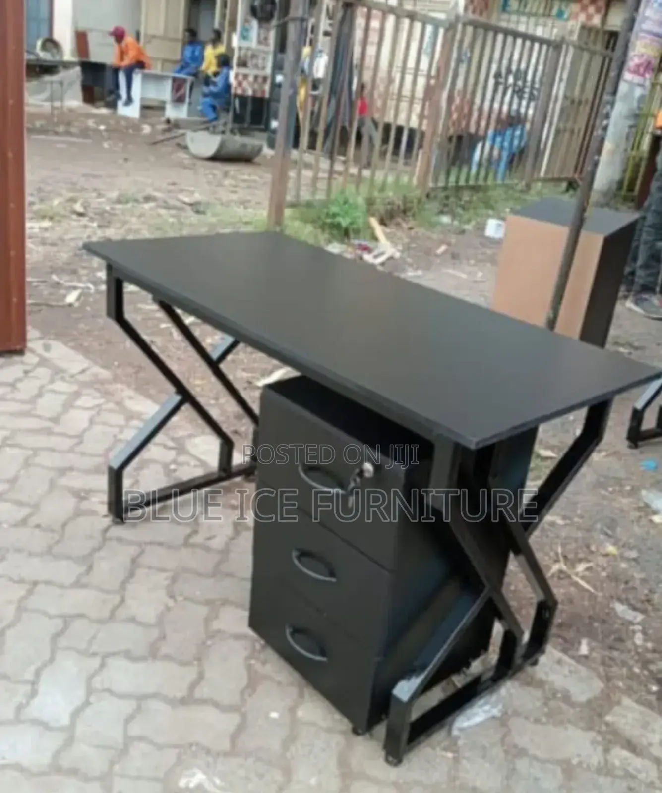 Office Table With Lockable Paddestal Drawer