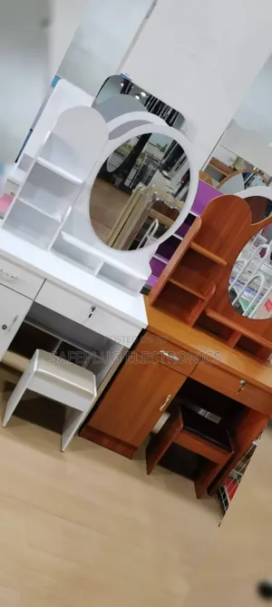 Executive Dressing Table W/Mirror -
