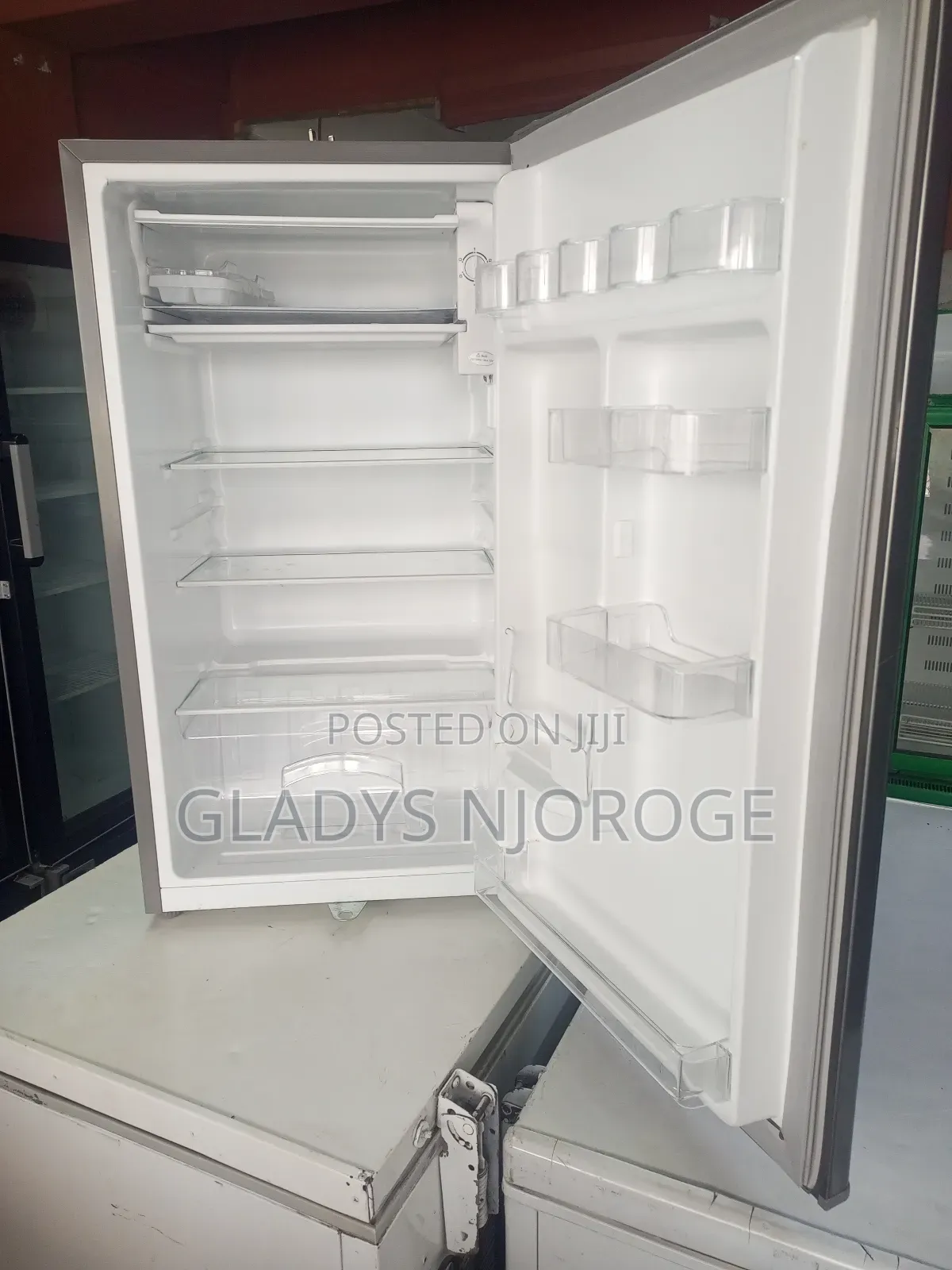 Silver Von Fridge ( Min Fridge 100)