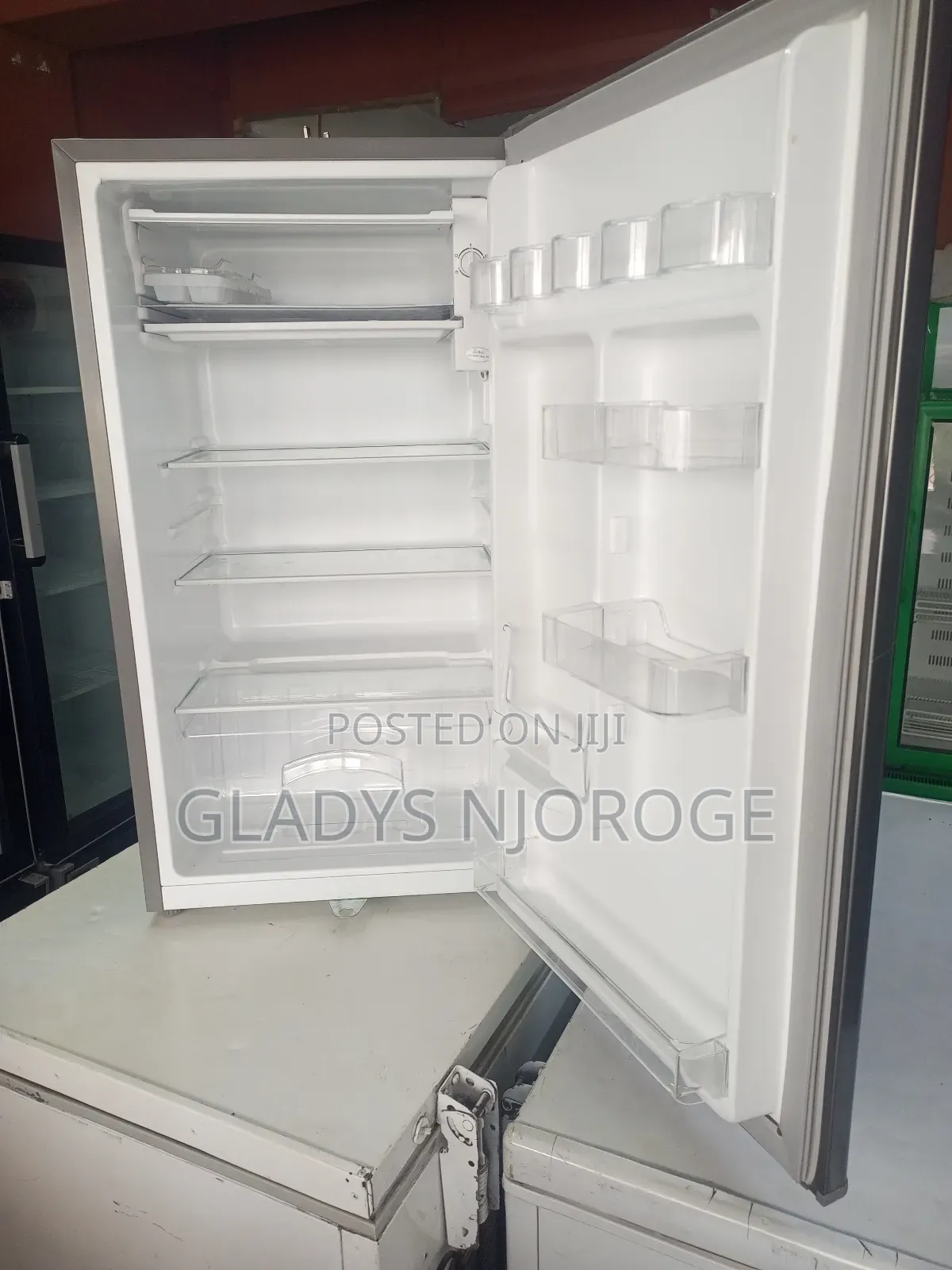 Silver Von Fridge ( Min Fridge 100)