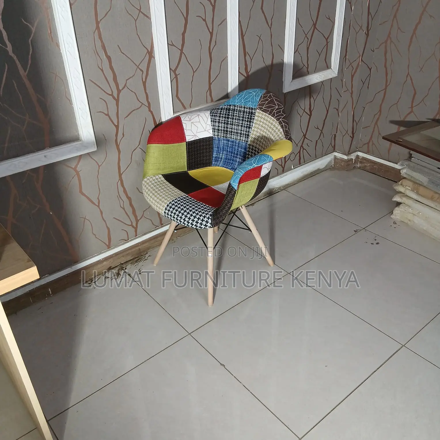Contemporary Visitor Seat