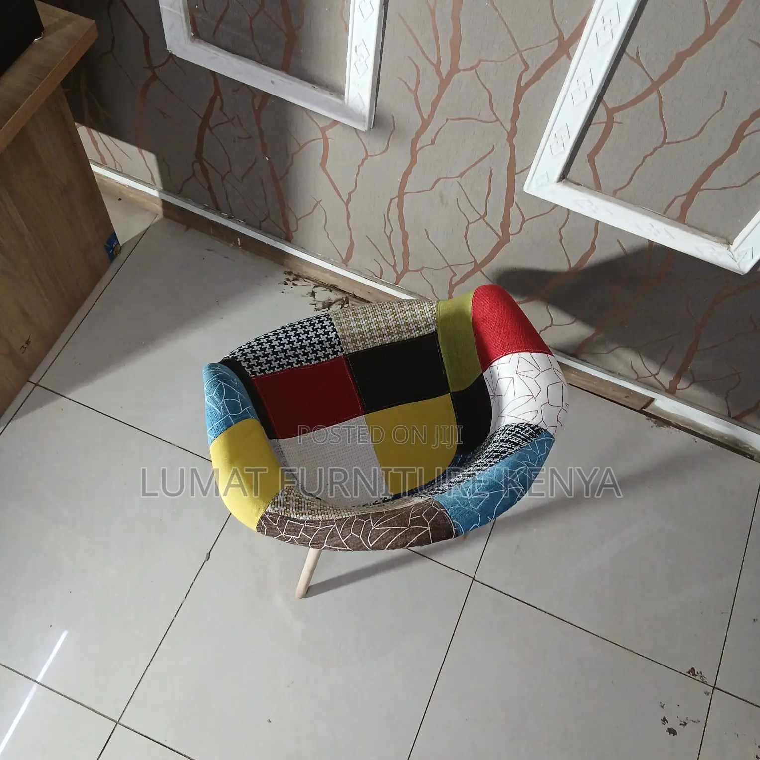 Contemporary Visitor Seat