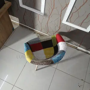 Contemporary Visitor Seat